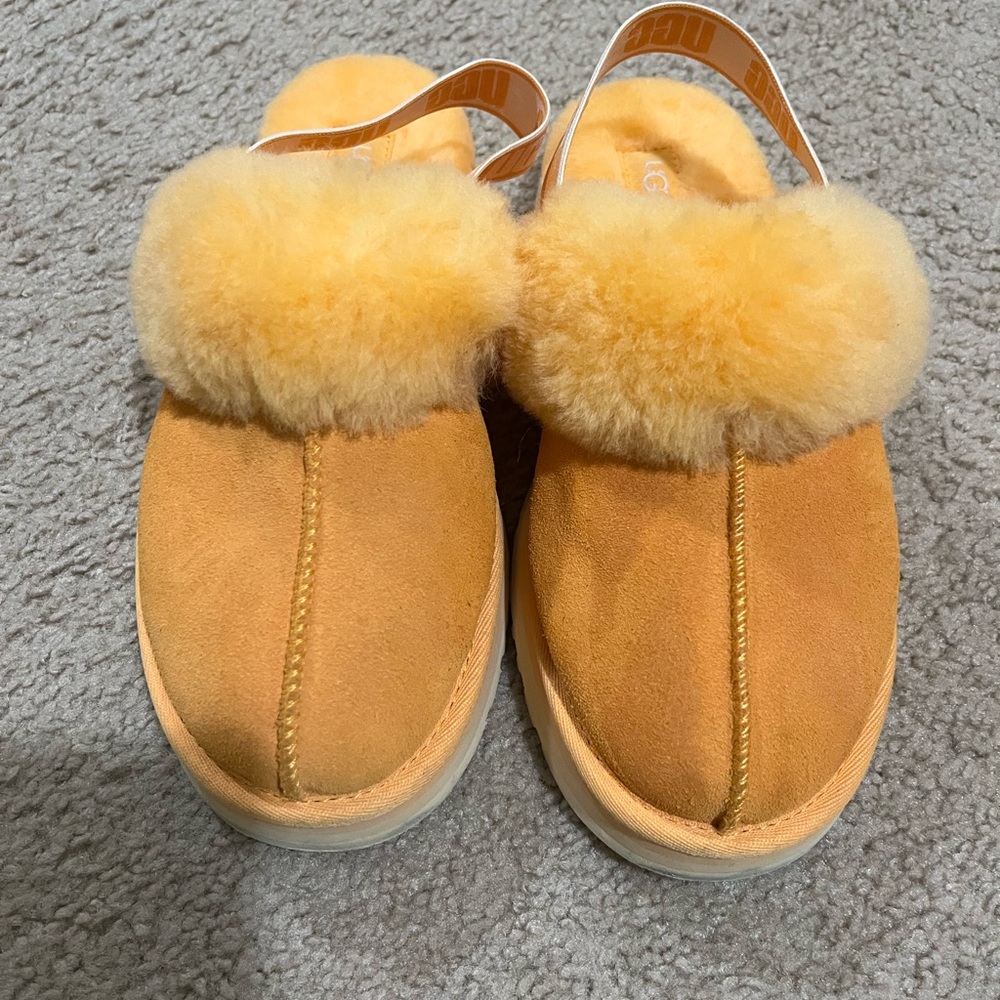 UGG Kids' Slippers in Tan and Cream